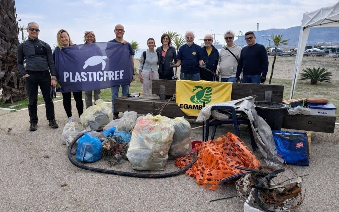 80+ kg di rifiuti raccolti alle Fornaci di Savona: intervento di Legambiente e Plastic Free